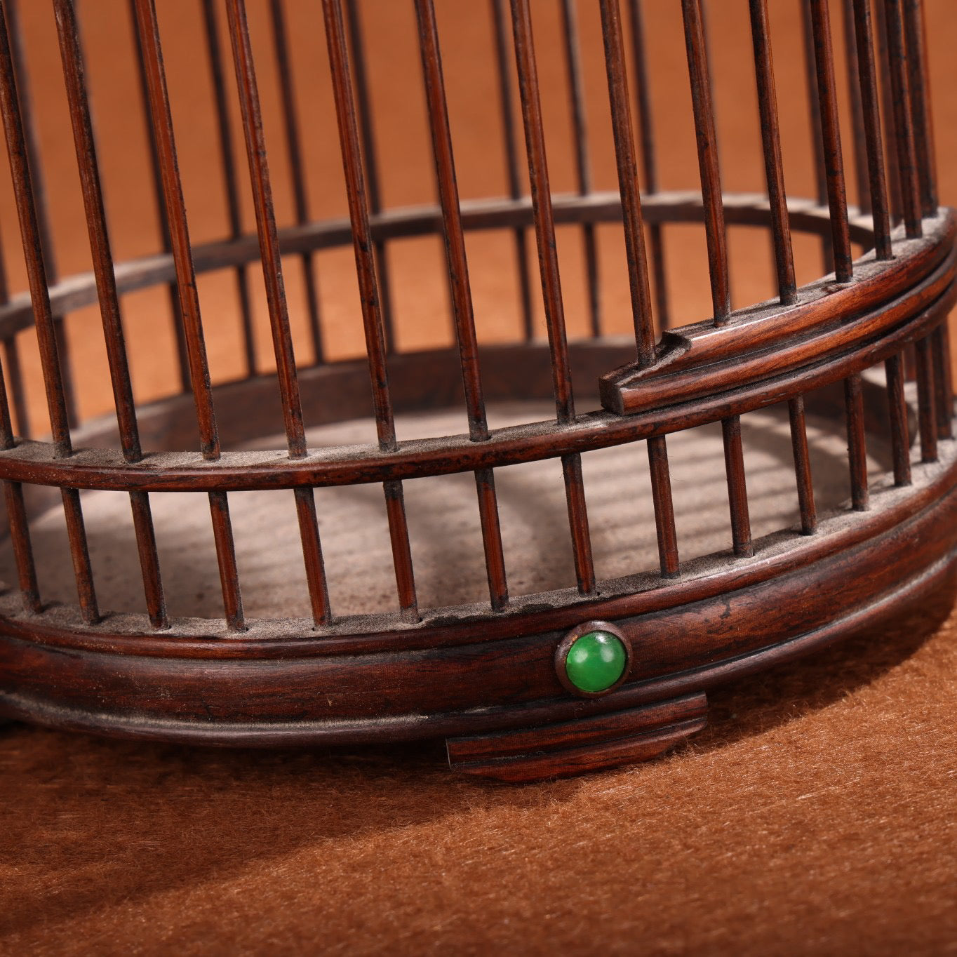 Chinese antique boxwood inlaid with gemstones and small cricket jars