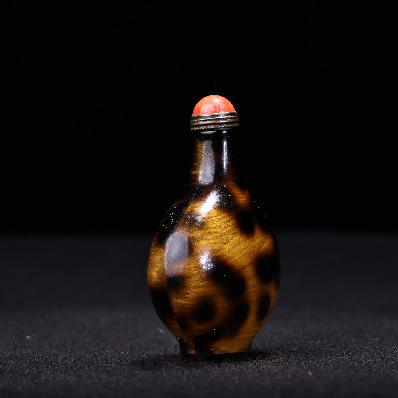 Chinese antique hawksbill snuff bottle