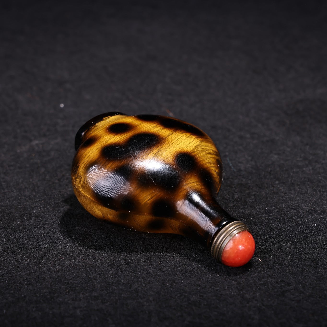 Chinese antique hawksbill snuff bottle