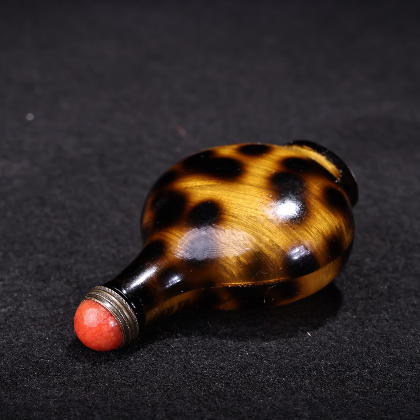 Chinese antique hawksbill snuff bottle