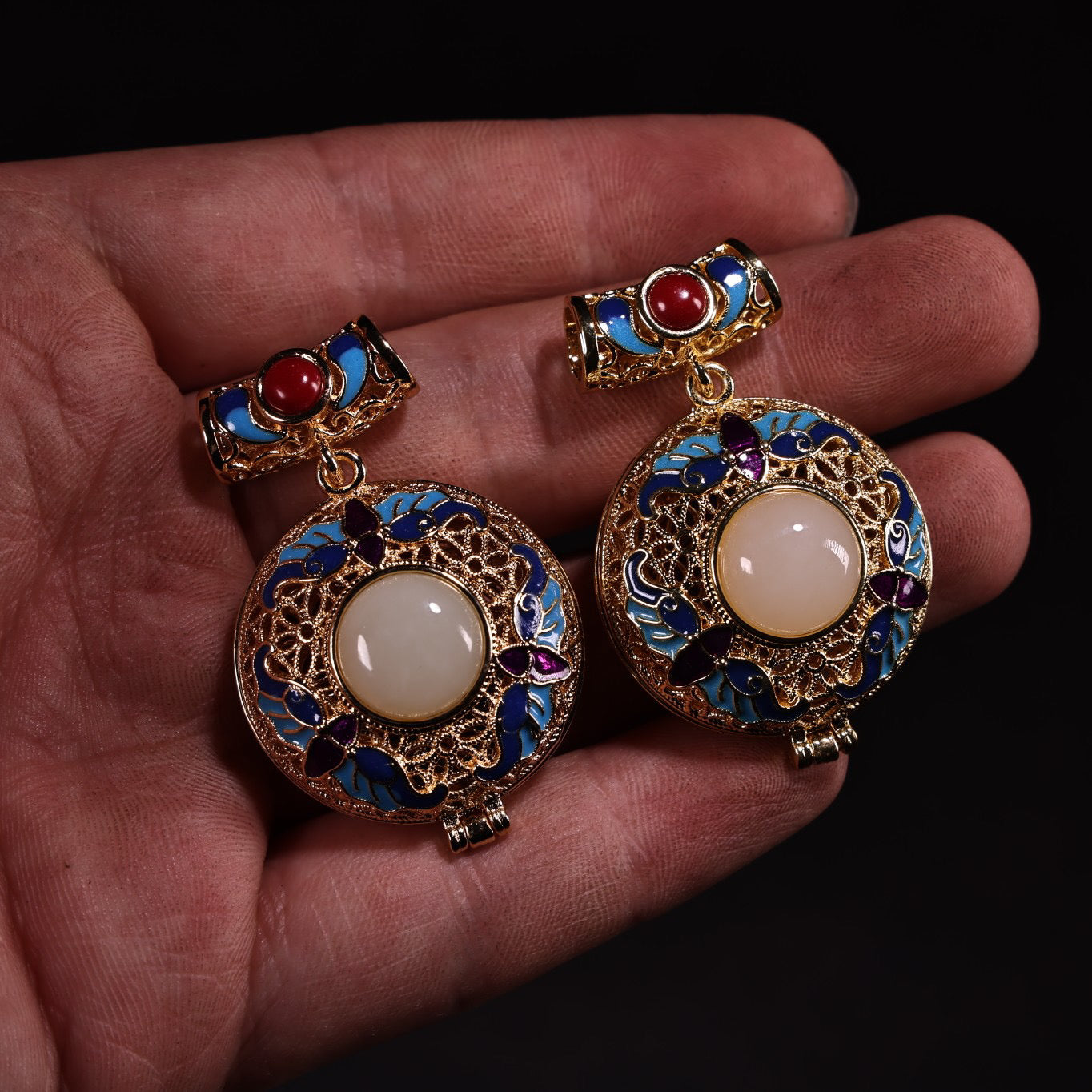 Rare Chinese Antiques, Qing Dynasty Palace Collection, Flower Silk Gilded Inlaid with Premium White Jade Kawa Box Pendant, One Box