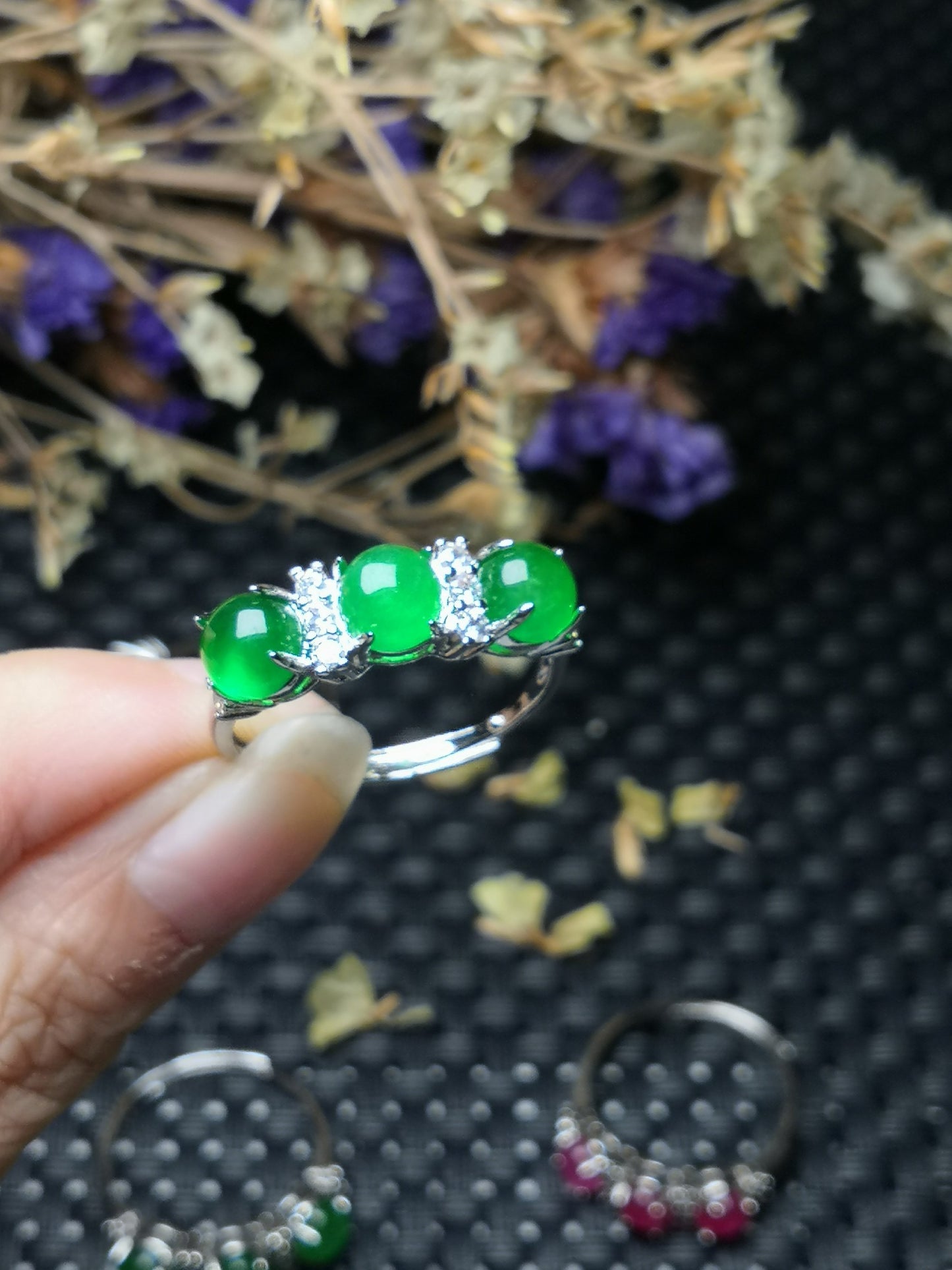 Ice inlaid jade ring