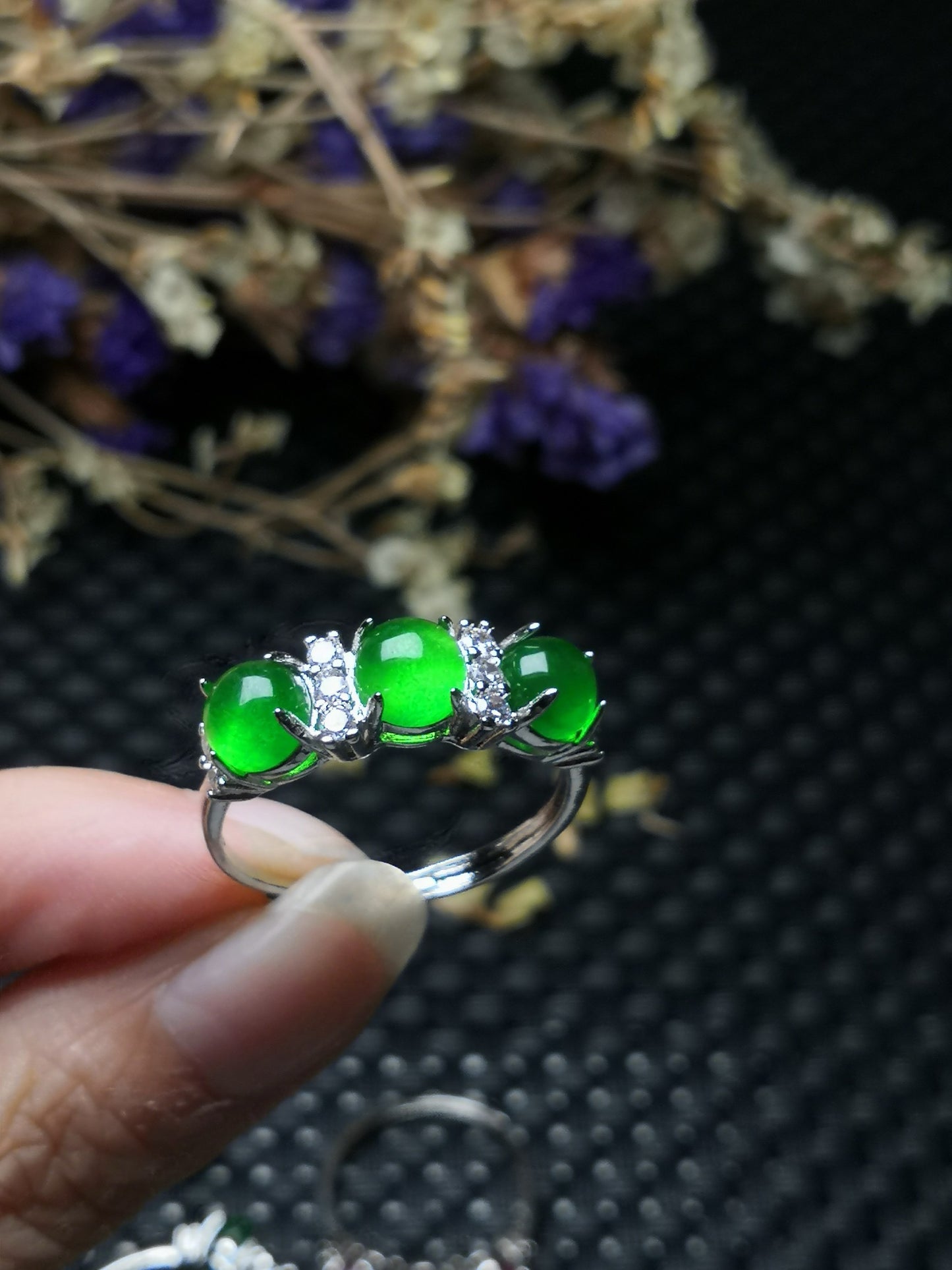 Ice inlaid jade ring