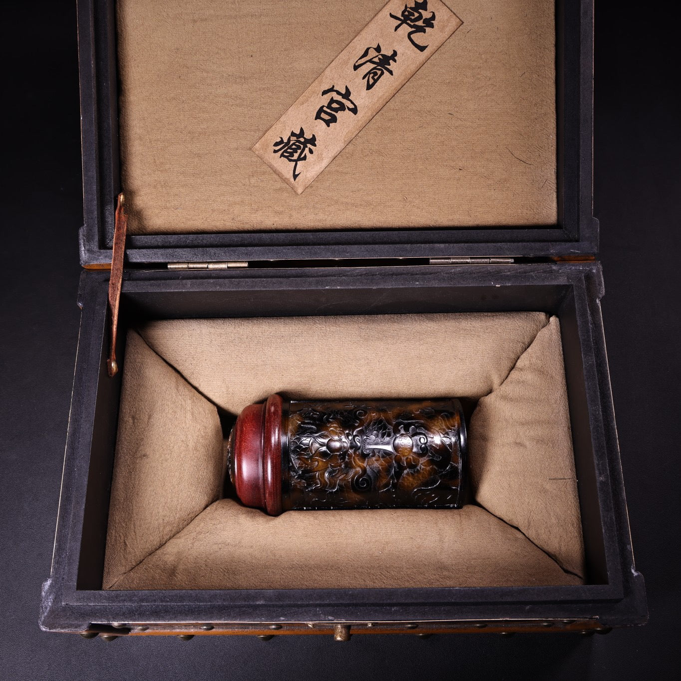 Chinese Antique Qing Dynasty Palace Collection Top Quality Relief Hawksbill Cricket Jar