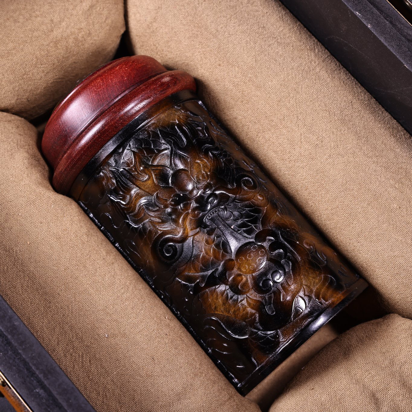 Chinese Antique Qing Dynasty Palace Collection Top Quality Relief Hawksbill Cricket Jar