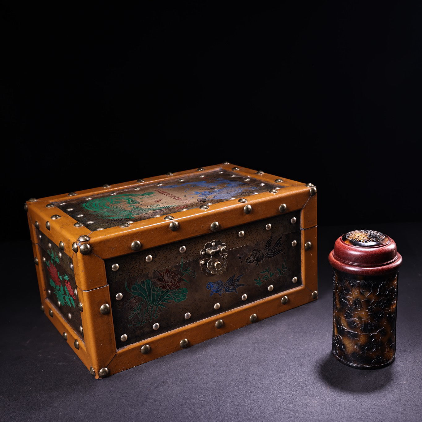 Chinese Antique Qing Dynasty Palace Collection Top Quality Relief Hawksbill Cricket Jar