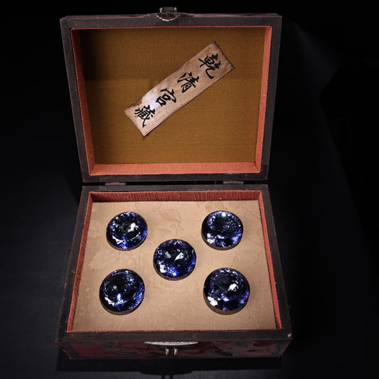 A box of rare and exquisite blue diamonds from Chinese antiques