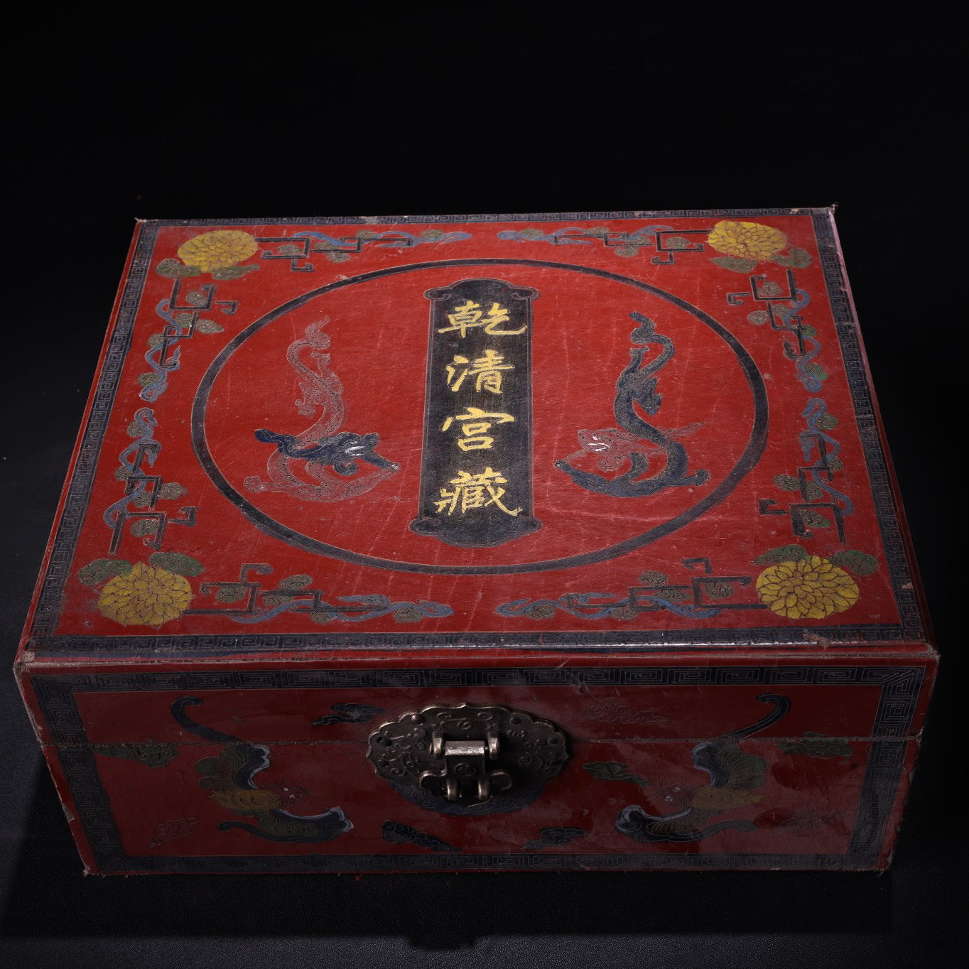 A box of rare and exquisite blue diamonds from Chinese antiques