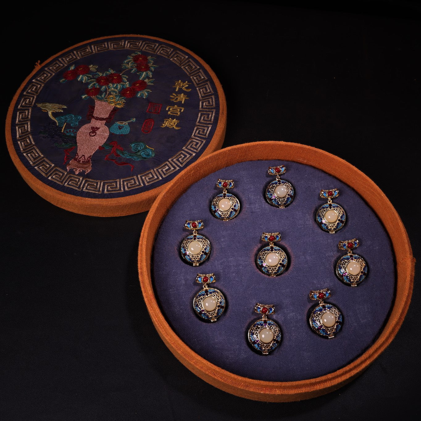 A rare collection of Chinese antiques with gilded inlay and top-quality white jade, a box of pendant