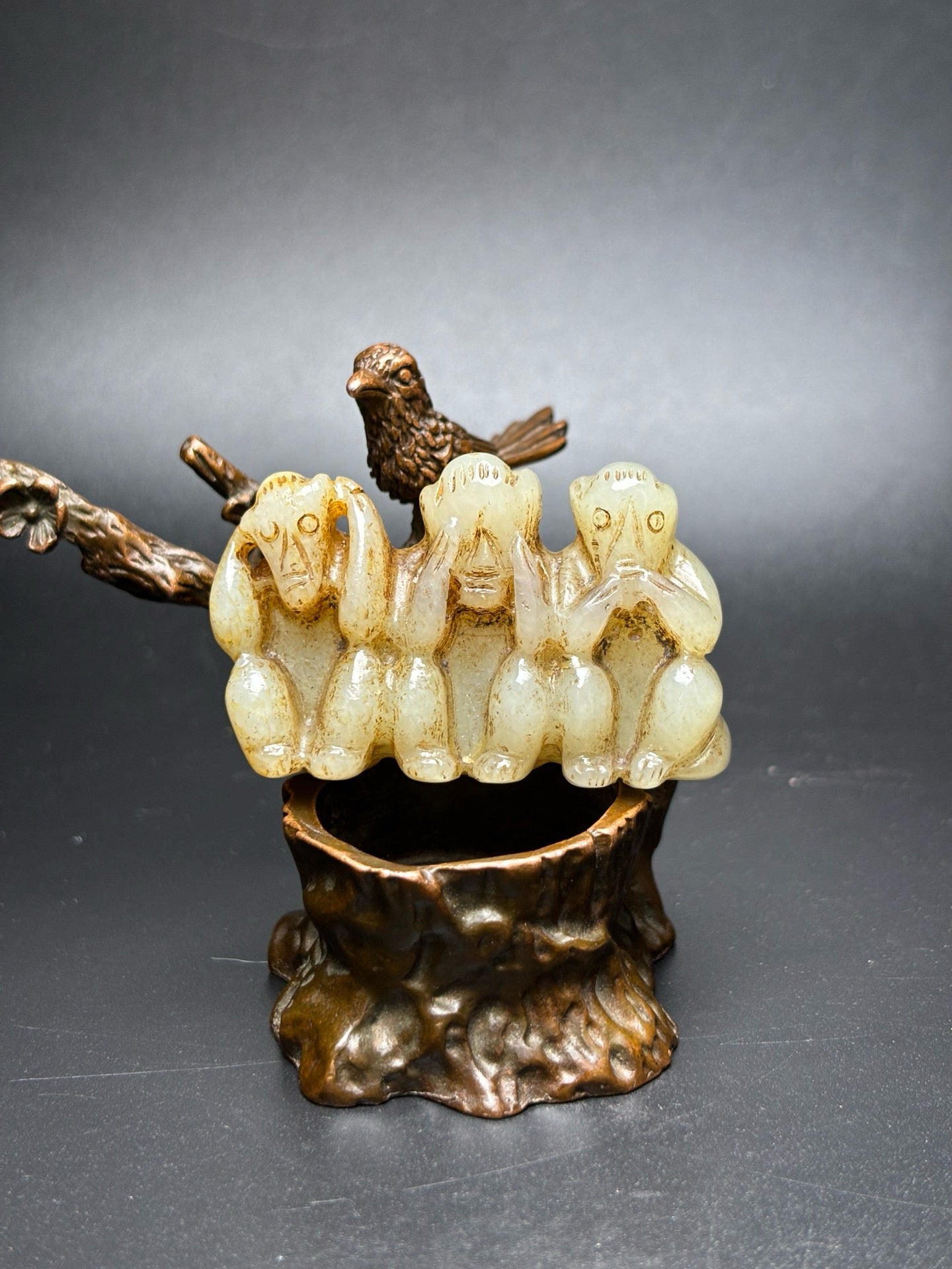 Chinese antique Hotan Jade won't listen, look or ask
