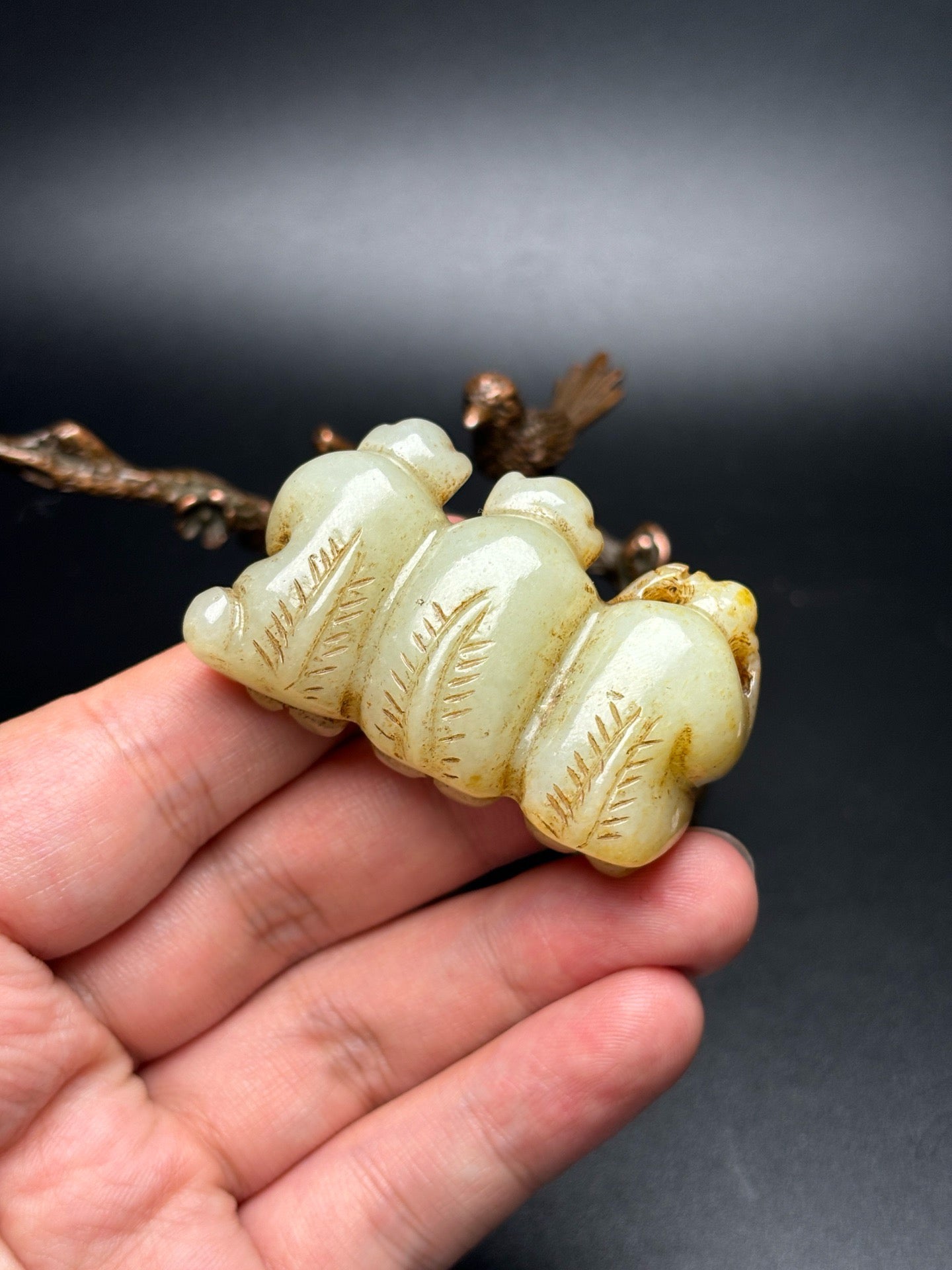 Chinese antique Hotan Jade won't listen, look or ask