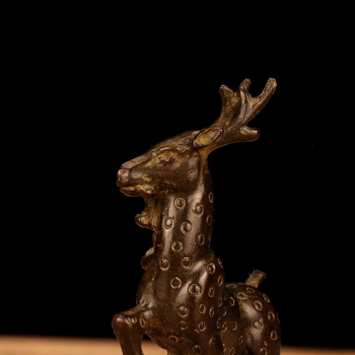 Chinese antiques attract wealth and treasure deer