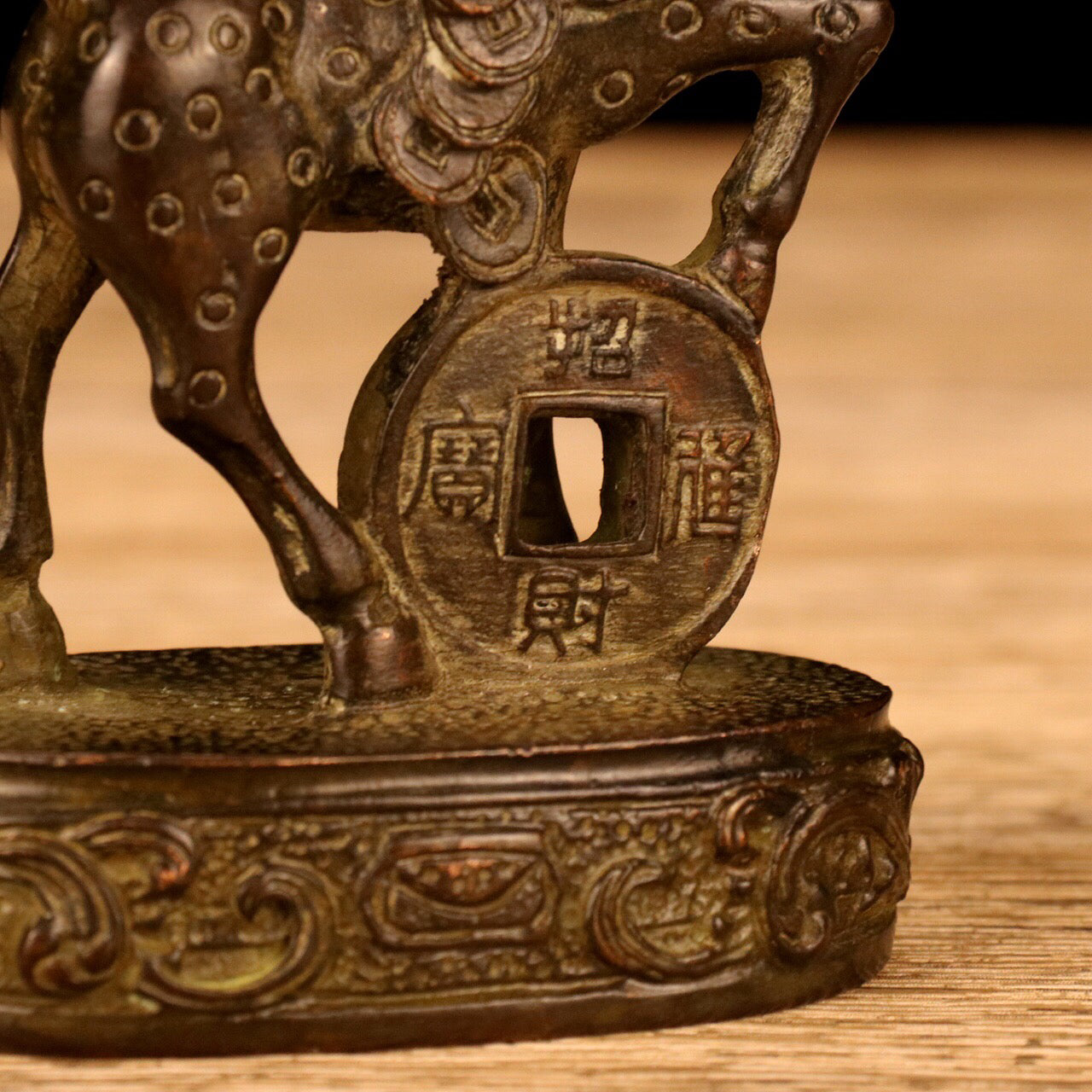 Chinese antiques attract wealth and treasure deer
