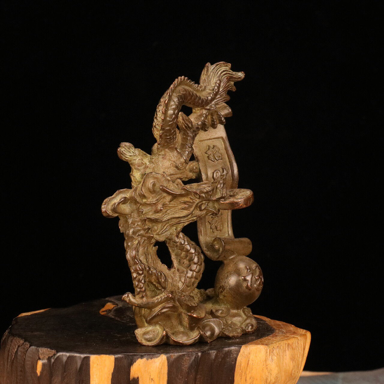 Chinese Antique Wealth Seeking and Blessing Dragon