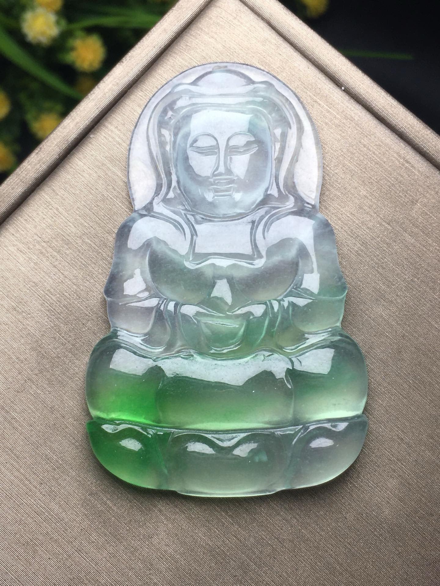 Ice Drifting Green Jade Guanyin