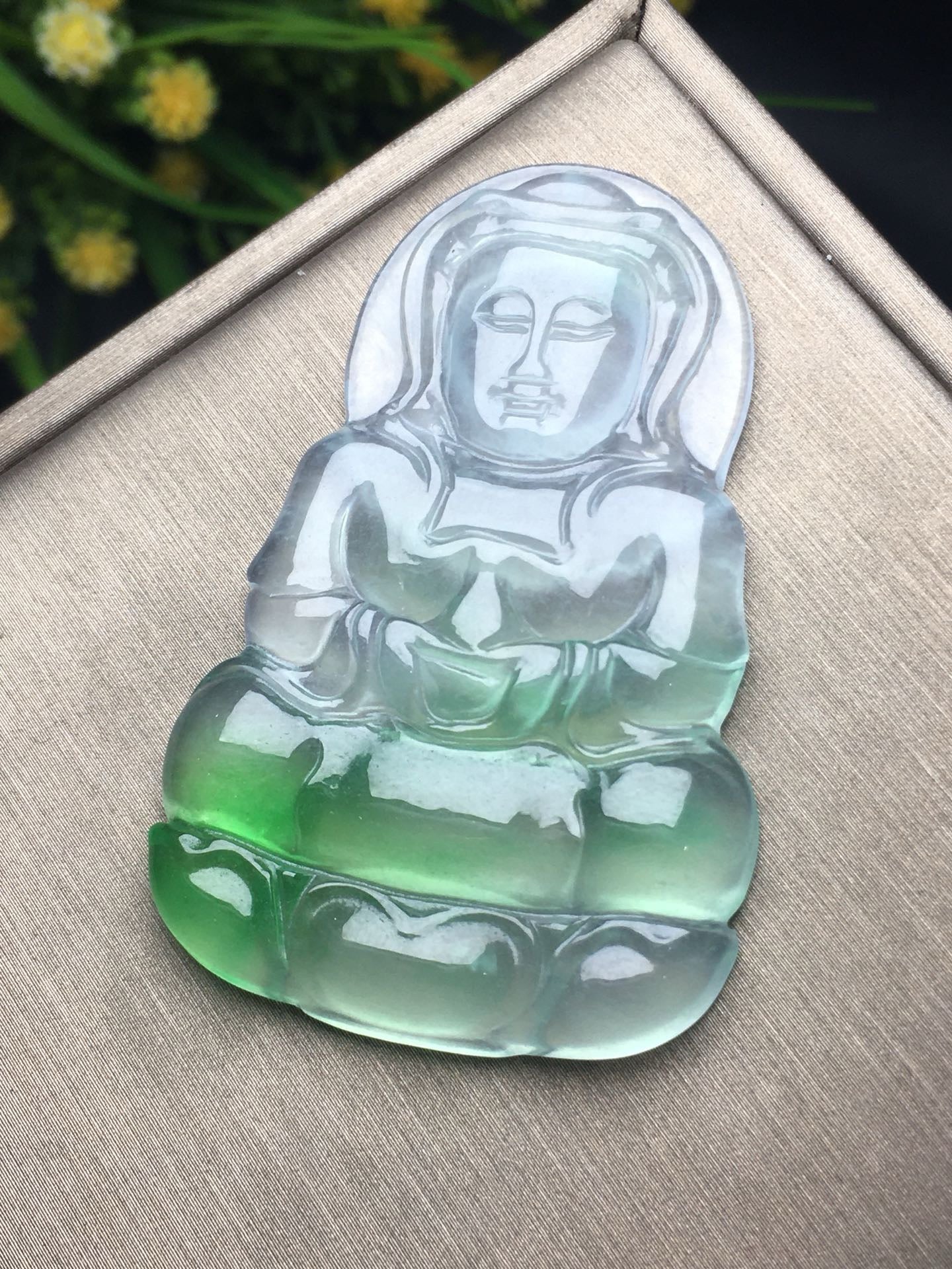 Ice Drifting Green Jade Guanyin