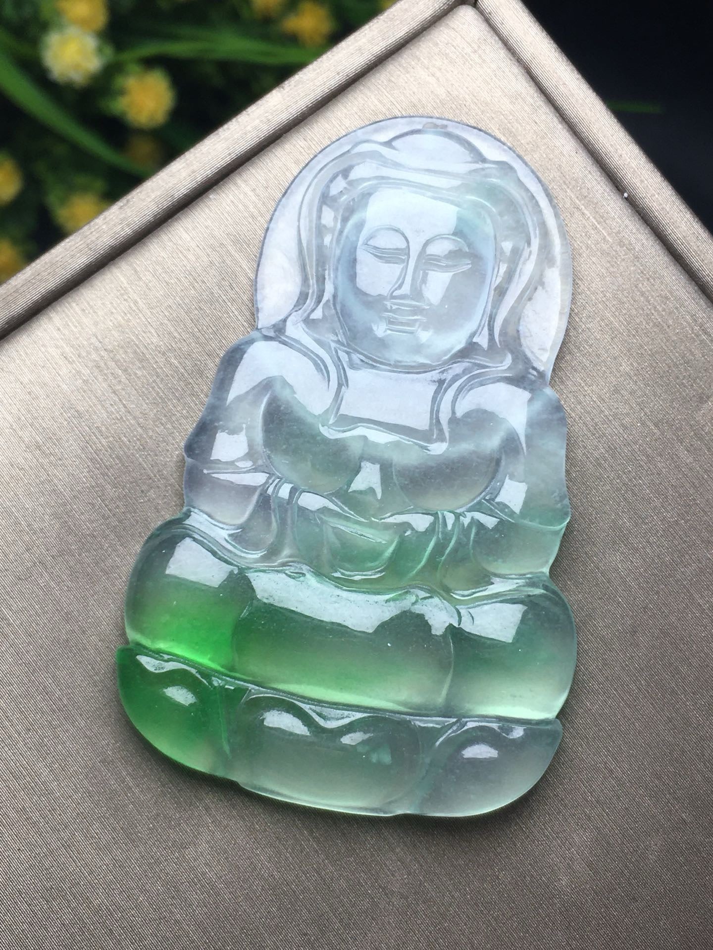 Ice Drifting Green Jade Guanyin