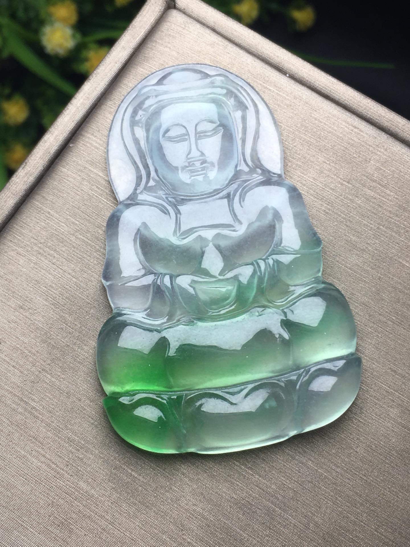 Ice Drifting Green Jade Guanyin