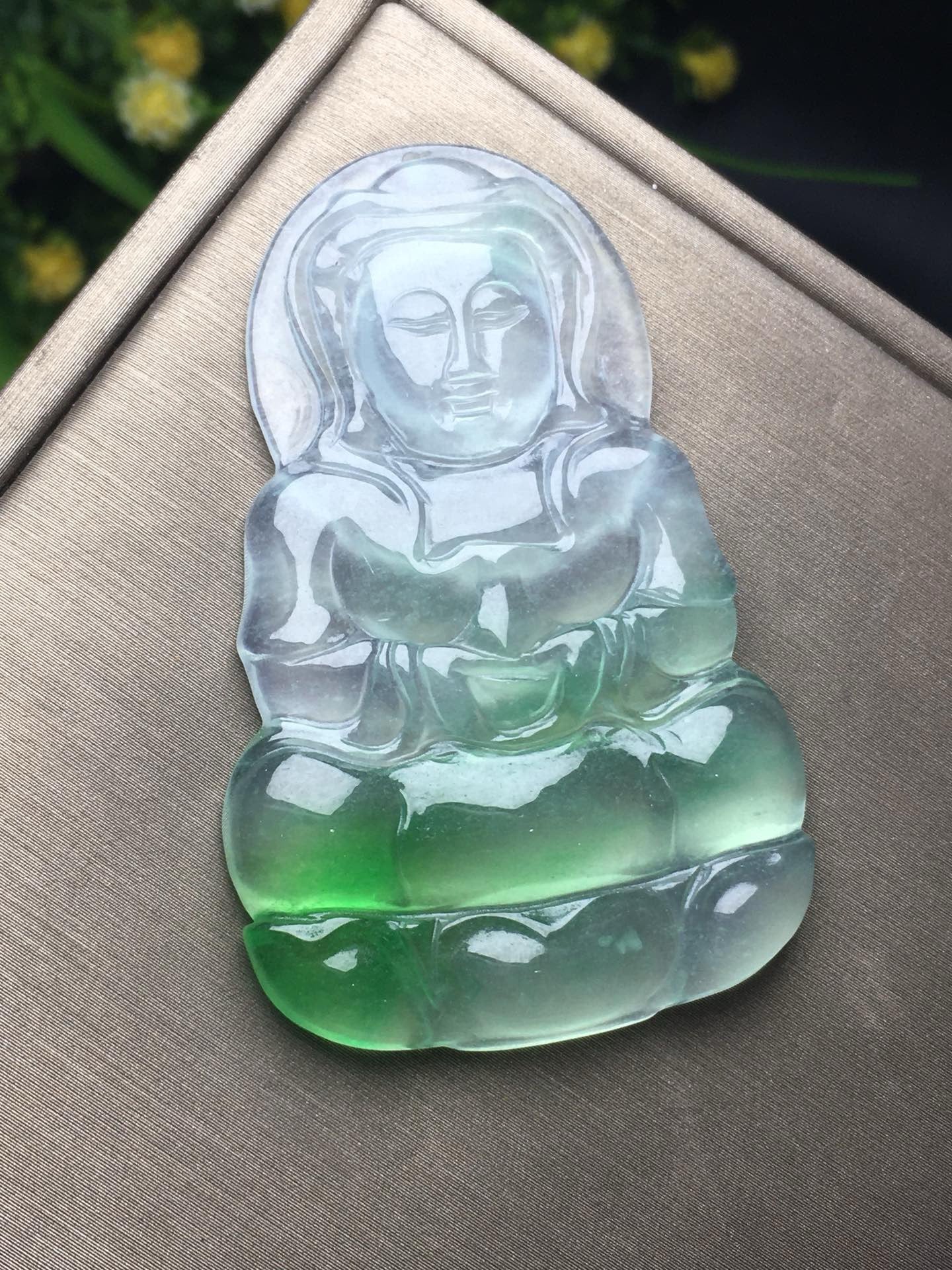 Ice Drifting Green Jade Guanyin