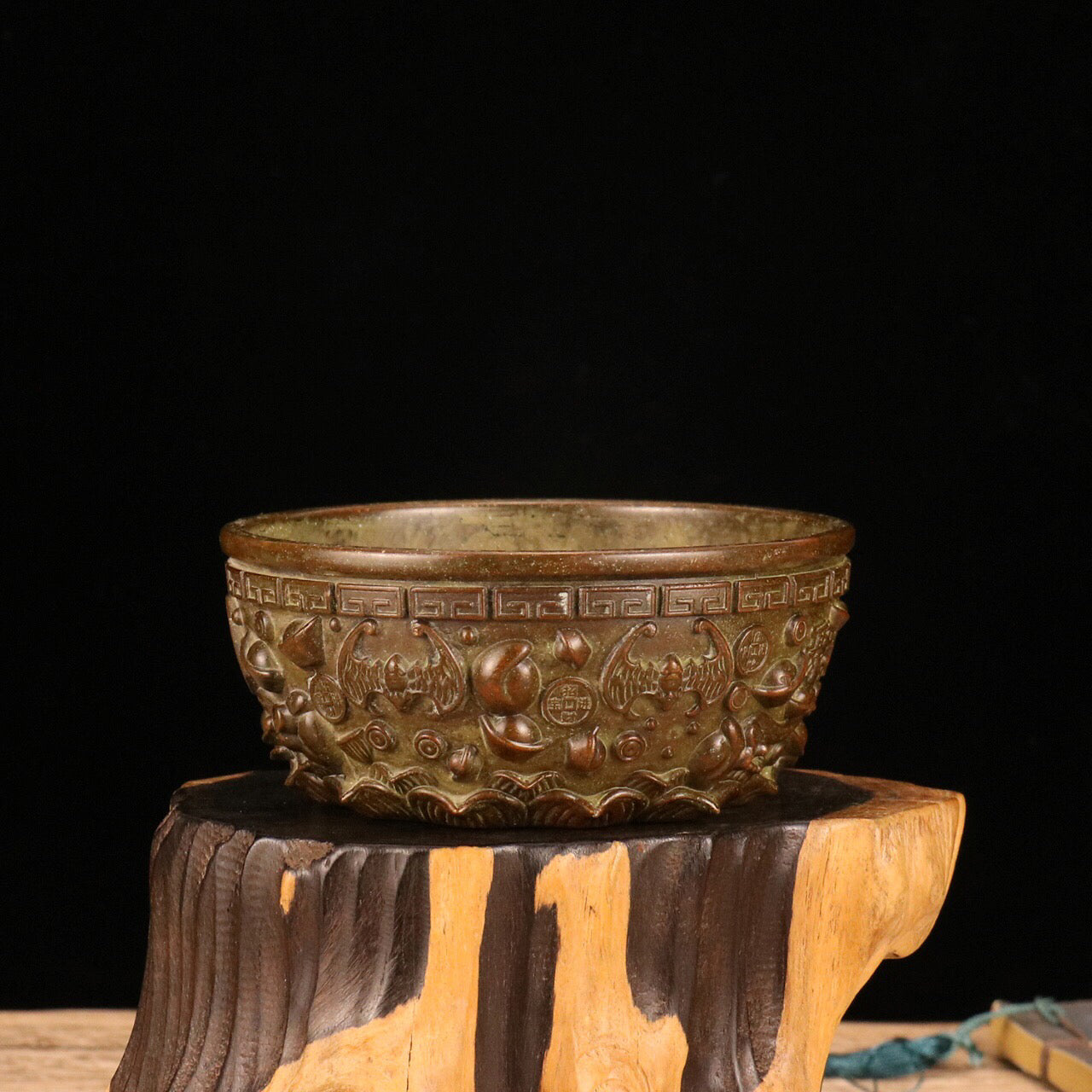 Chinese antique bronze fortune is a treasure trove in front of us