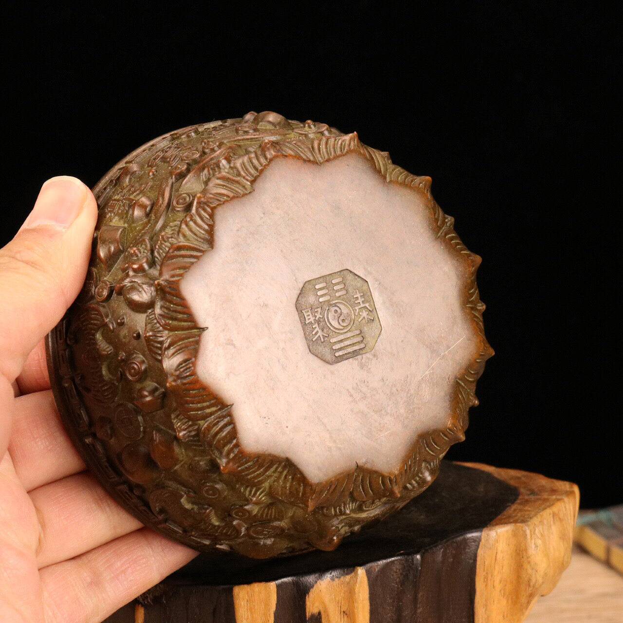 Chinese antique bronze fortune is a treasure trove in front of us