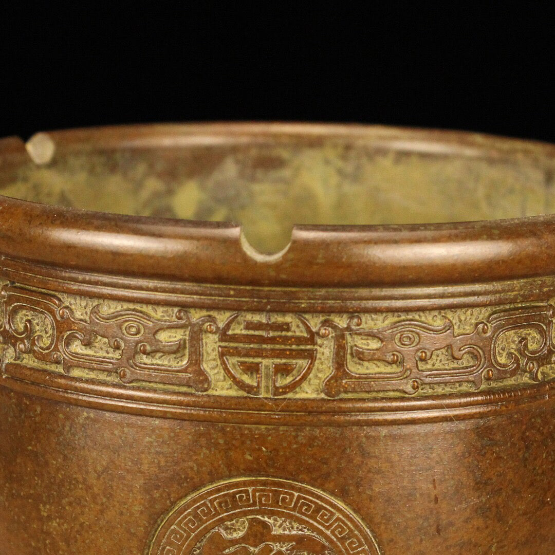 Chinese antique bronze lion ears attract wealth and treasure, ashtray