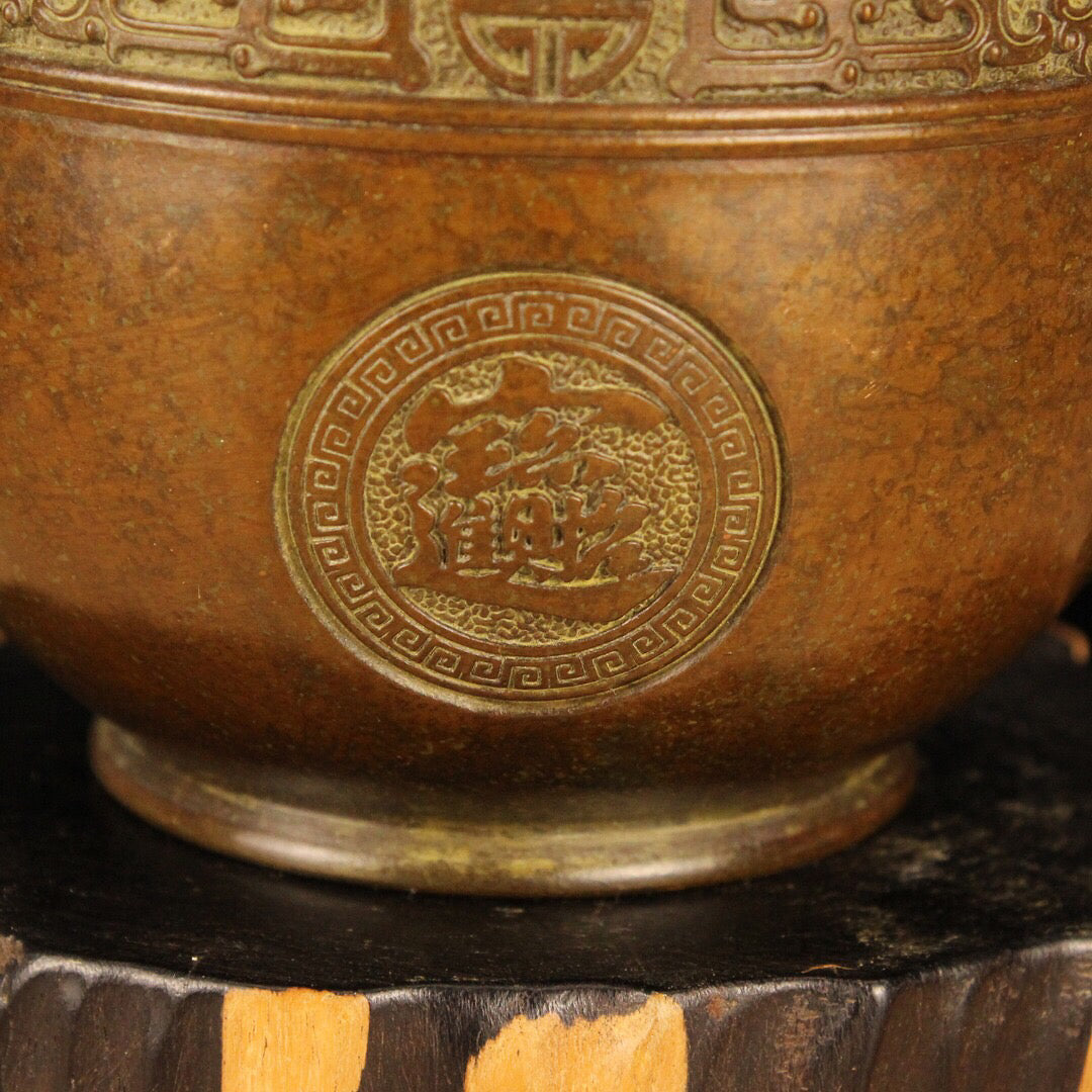 Chinese antique bronze lion ears attract wealth and treasure, ashtray