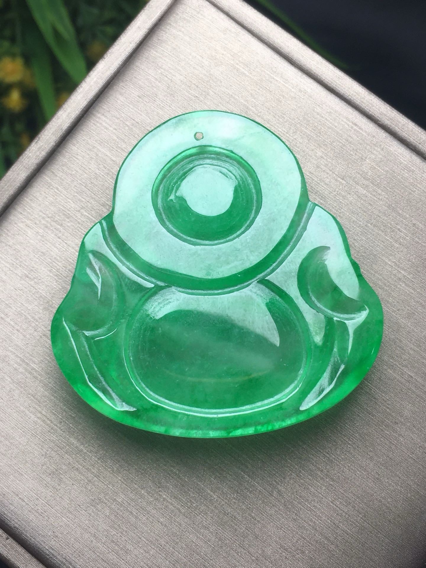 Ice Drifting Green Jade Buddha Gong