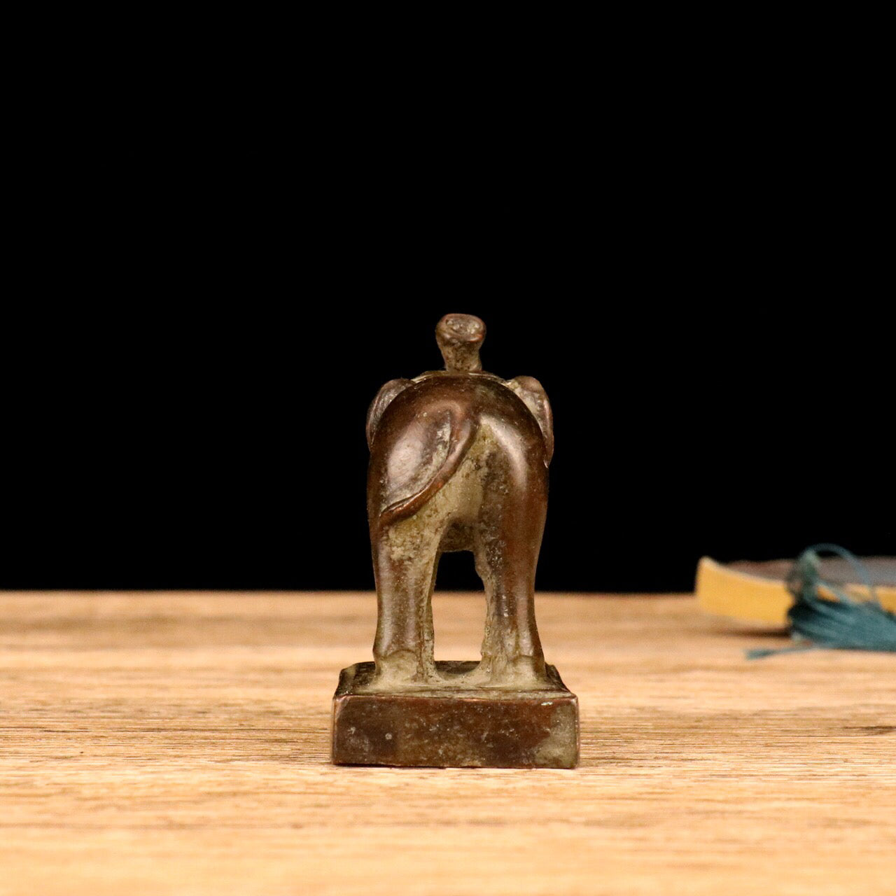 Chinese antiques lift their noses like seals
