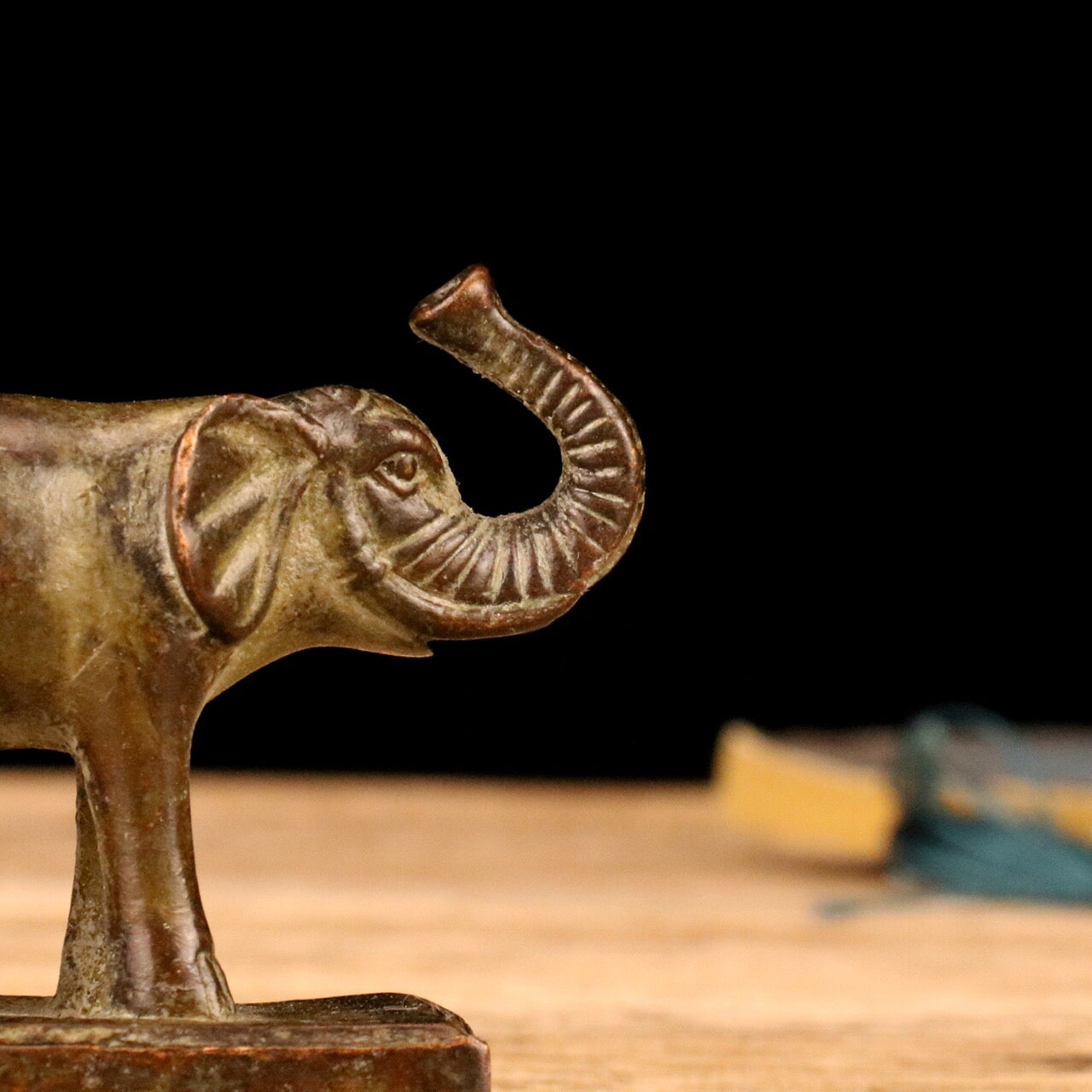 Chinese antiques lift their noses like seals