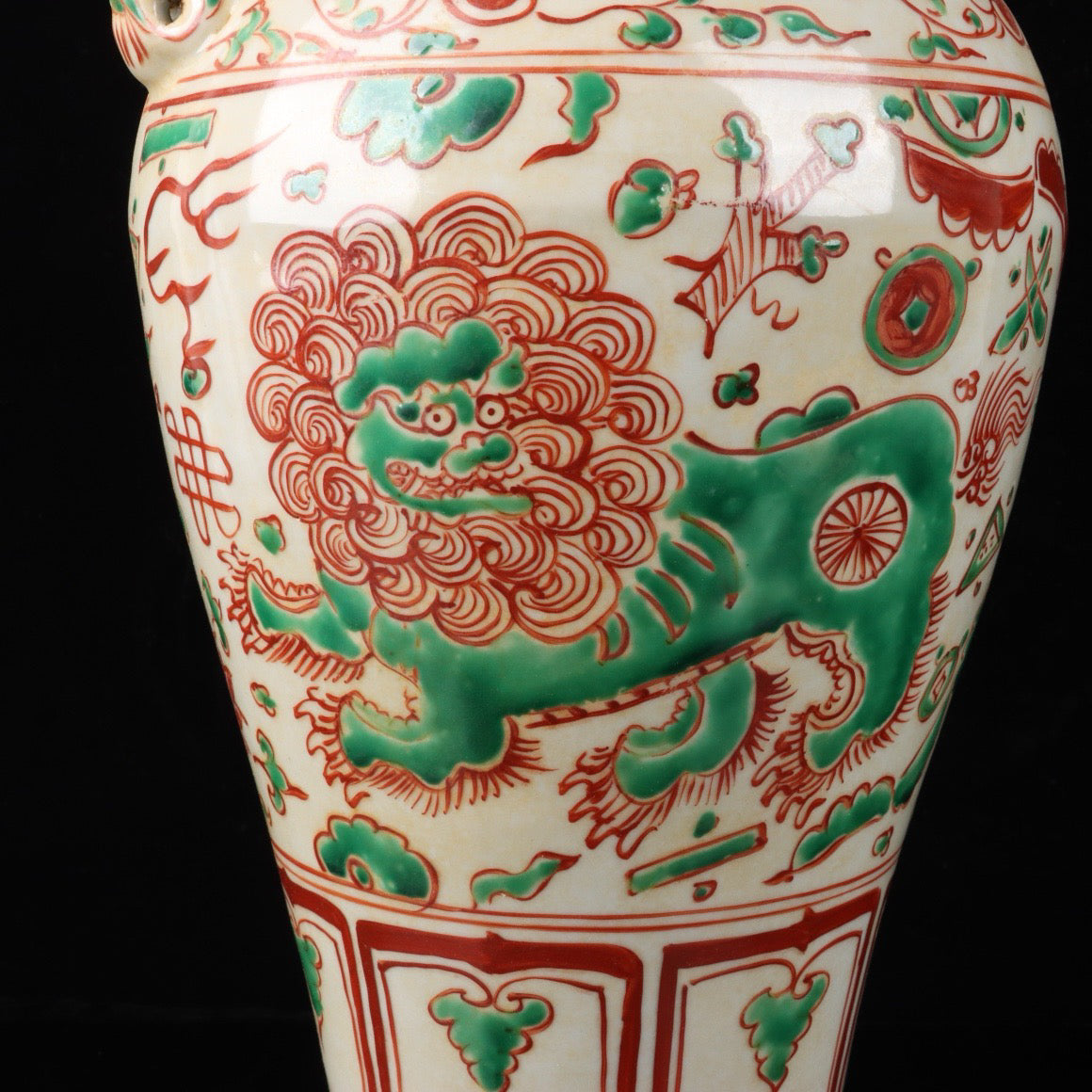 Red and green lion rolling embroidered ball pattern animal ear plum vase