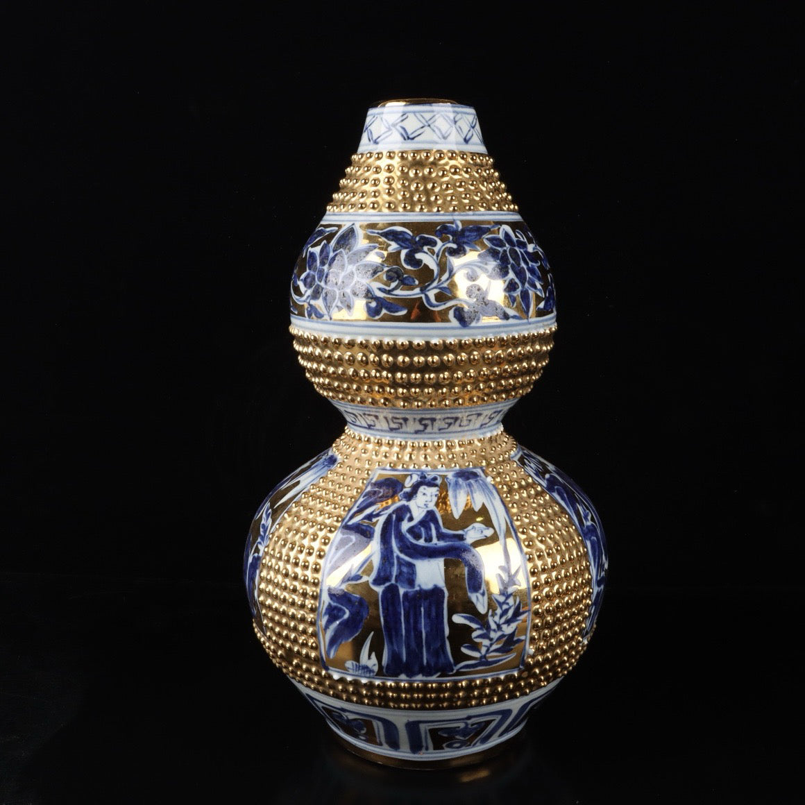 Blue and white gilded character story patterned gourd vase