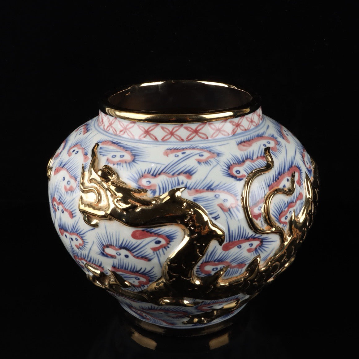 Blue and white glazed gilded golden red relief jar with cloud and dragon patterns