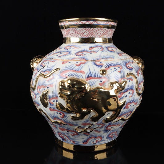 Blue and white glazed red relief lion patterned beast ear jar