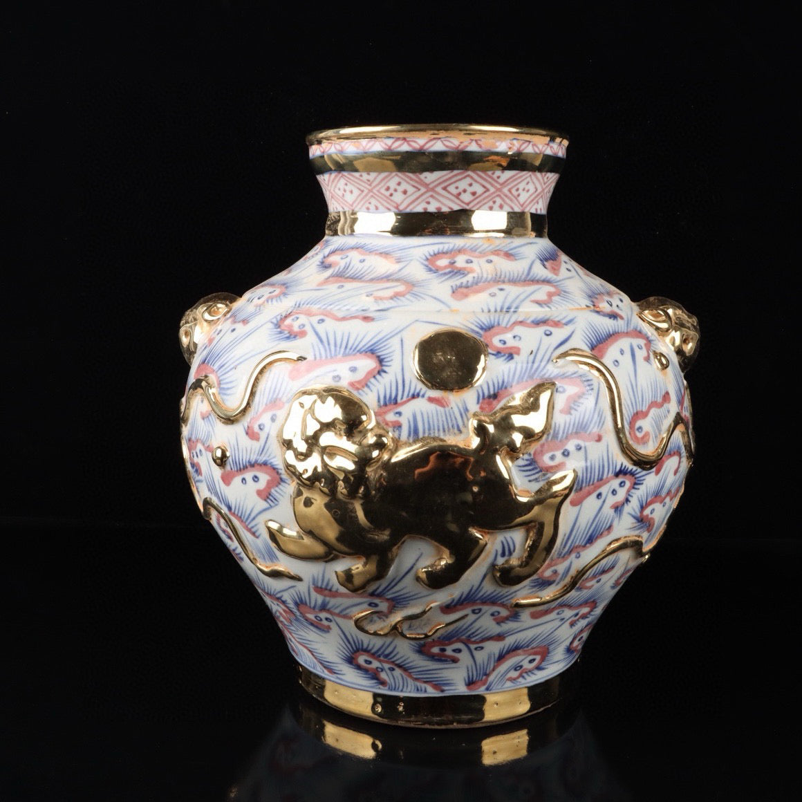 Blue and white glazed red relief lion patterned beast ear jar