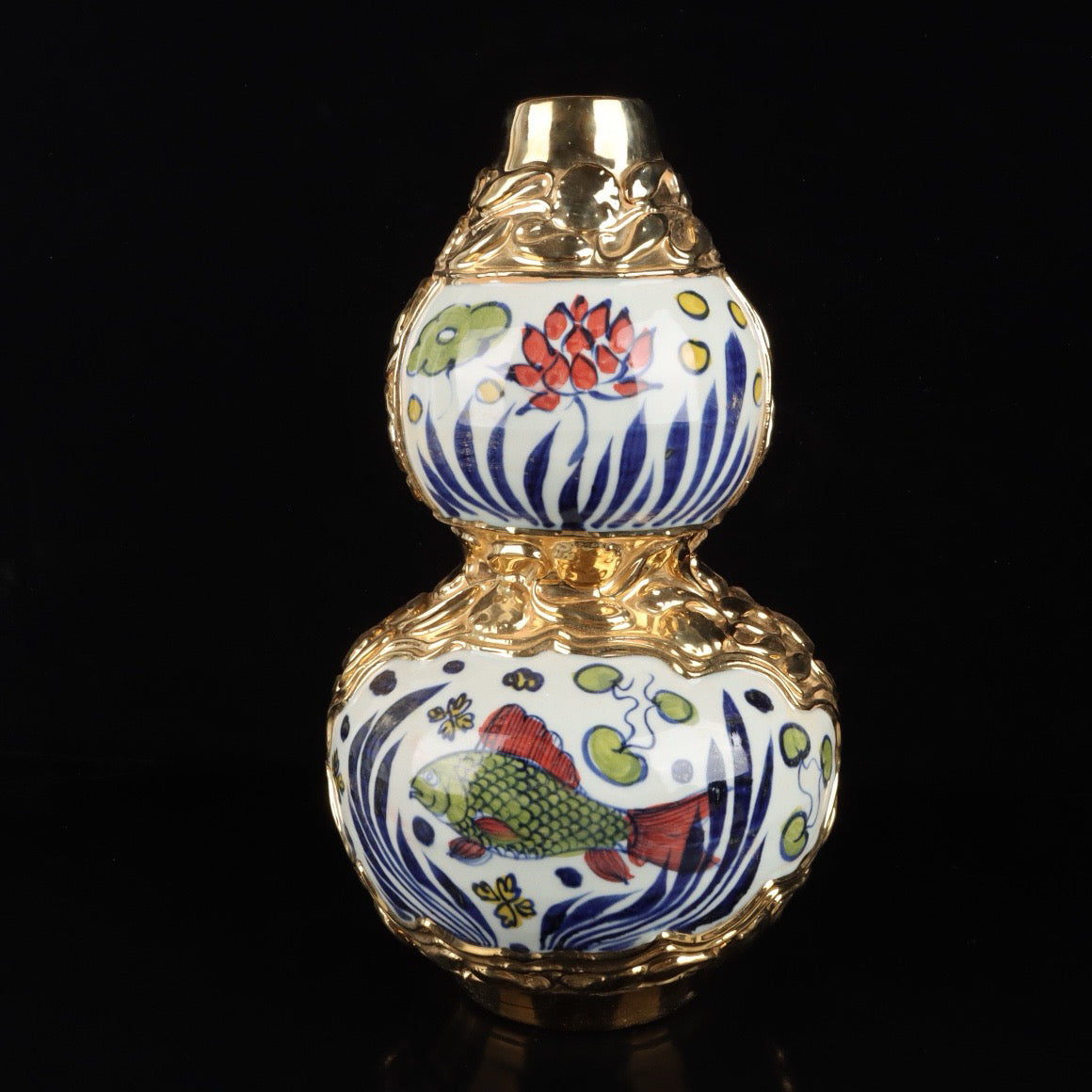 Kiln pink gilded relief fish algae pattern gourd bottle