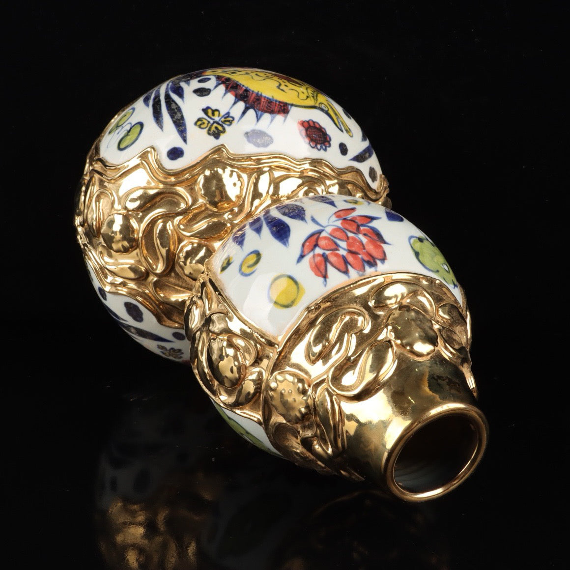 Kiln pink gilded relief fish algae pattern gourd bottle