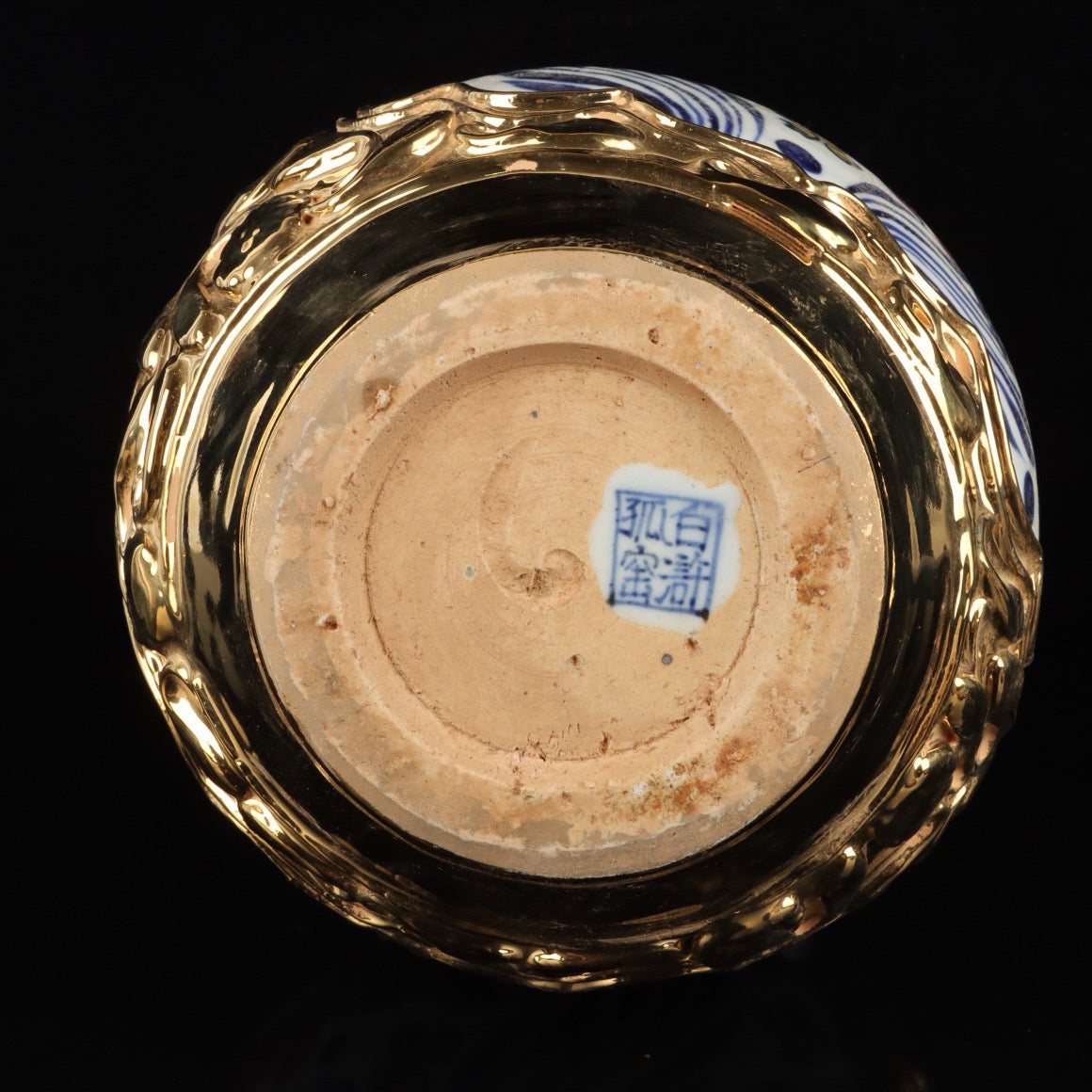 Kiln pink gilded relief fish algae pattern gourd bottle