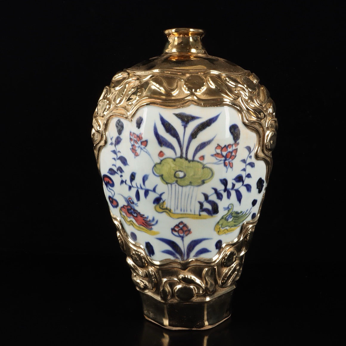 Colorful gold-plated window with Mandarin ducks playing water patterned plum vase