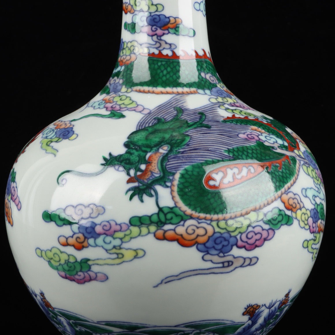 Blue and white Dou Cai Yun Long Wen Garlic Bottle