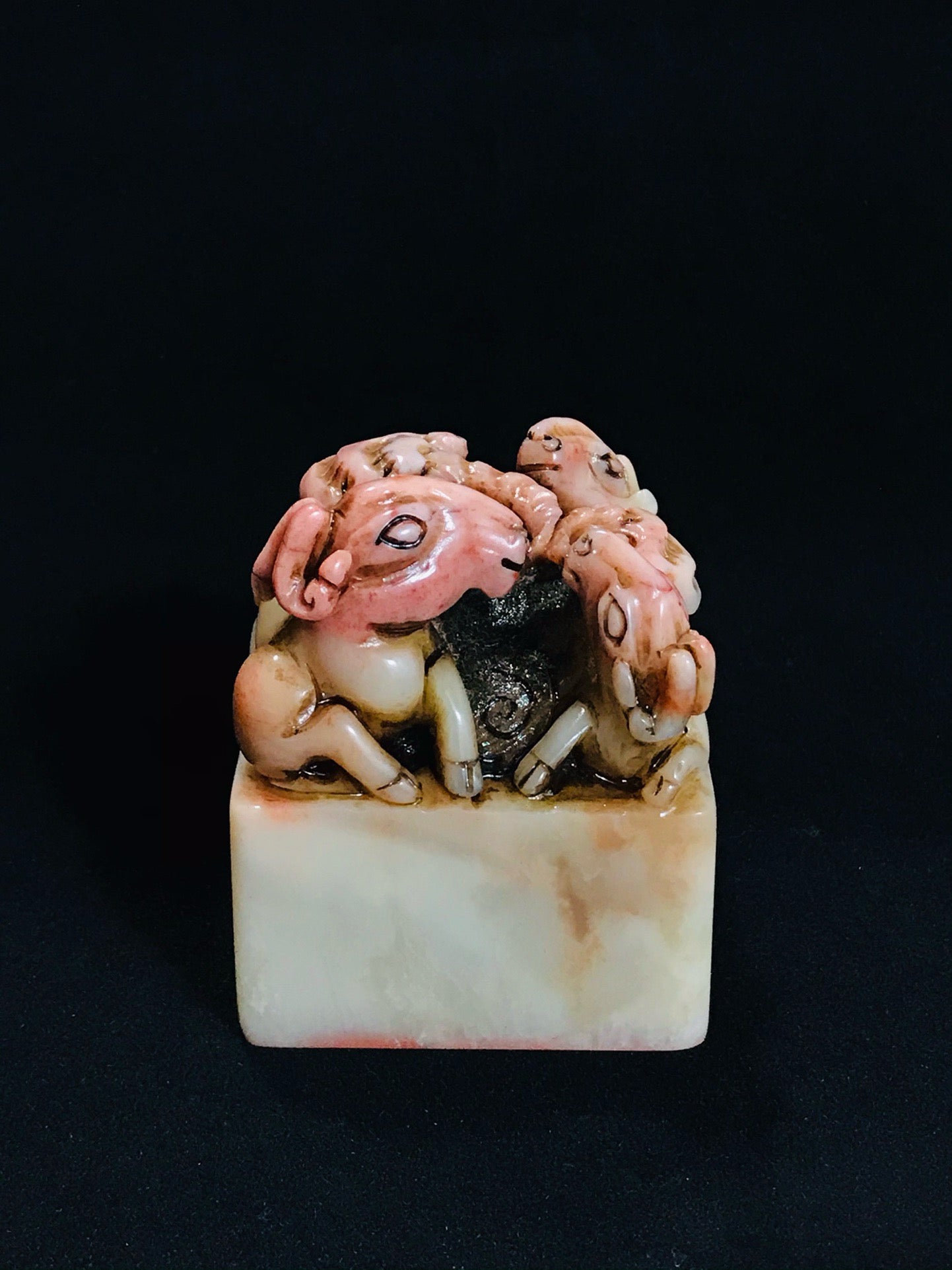 Chinese antique Shoushan stone fine craftsmanship seal ornament