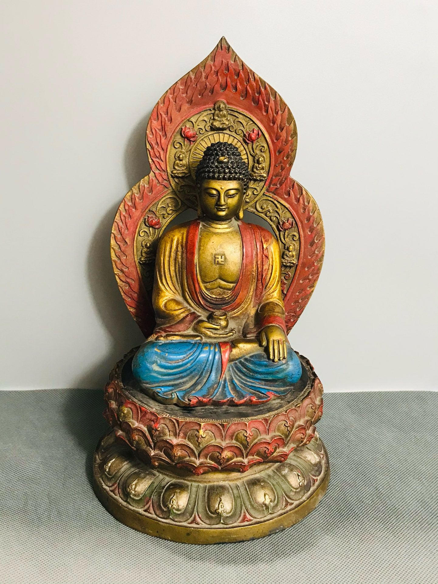 Chinese antique bronze colored Buddha statue figurine ornaments