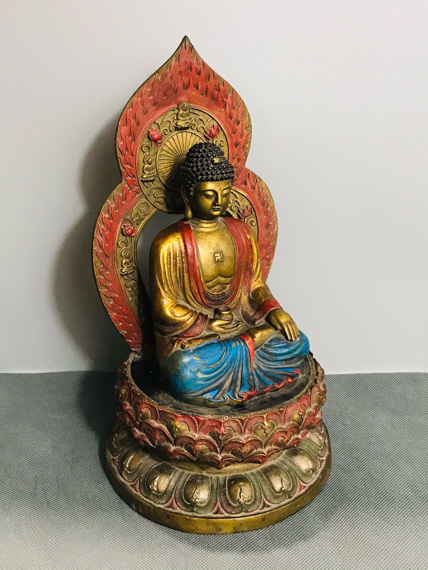 Chinese antique bronze colored Buddha statue figurine ornaments
