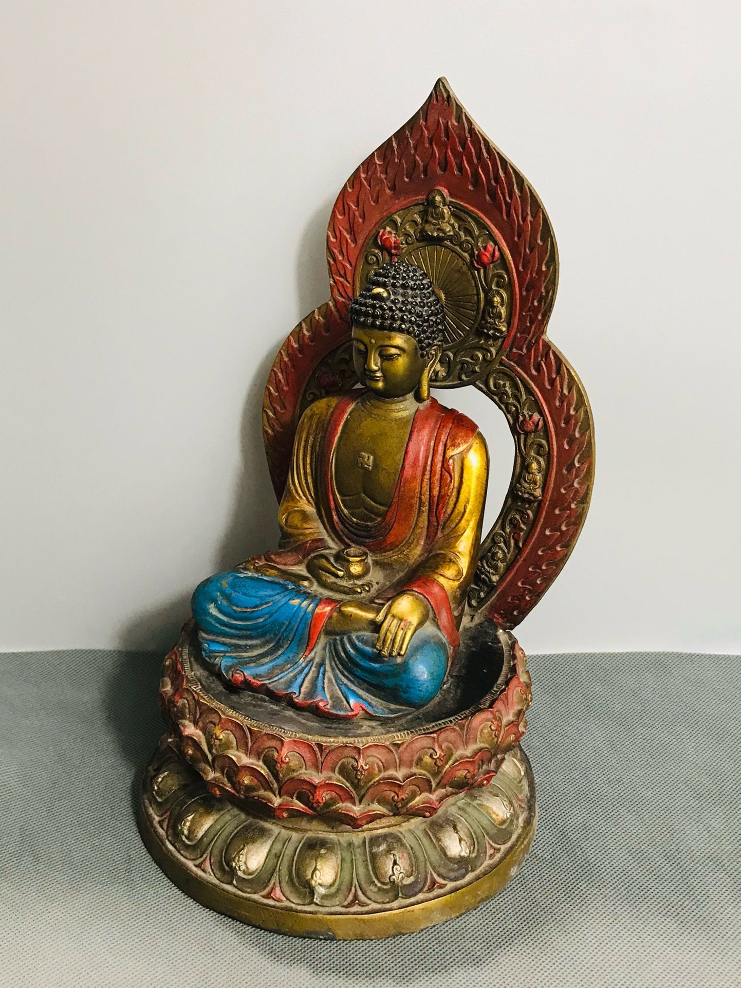 Chinese antique bronze colored Buddha statue figurine ornaments