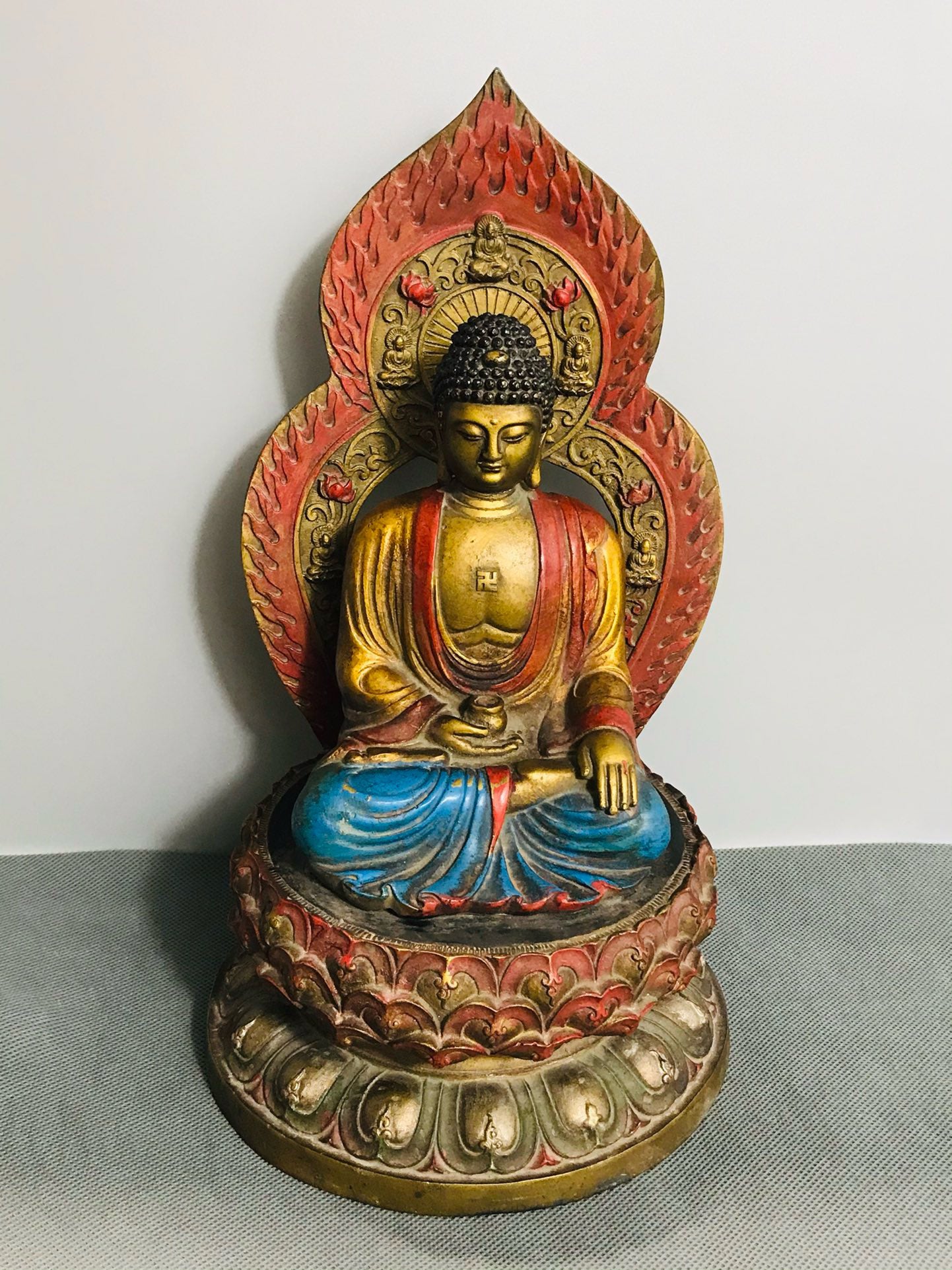 Chinese antique bronze colored Buddha statue figurine ornaments