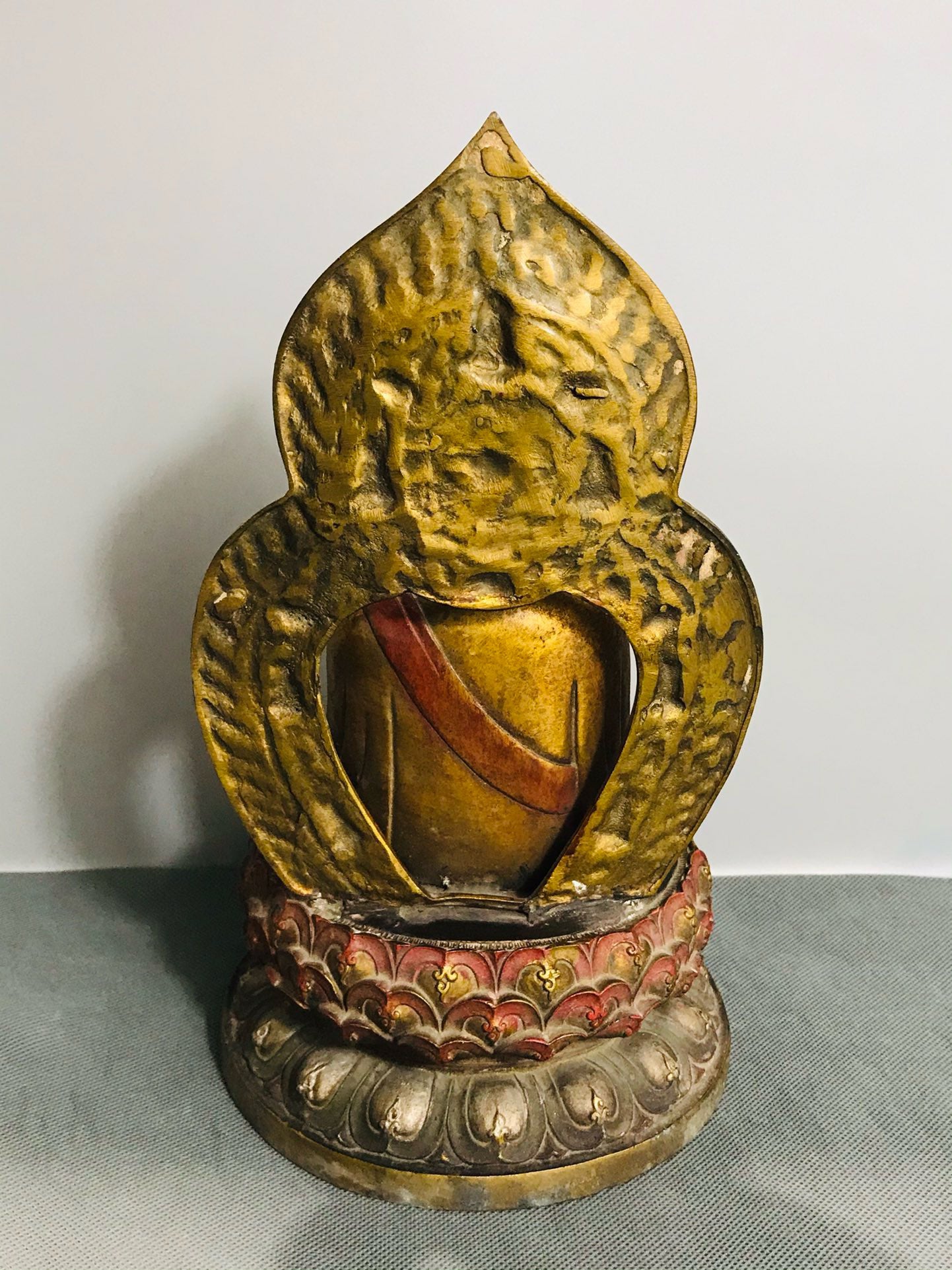 Chinese antique bronze colored Buddha statue figurine ornaments