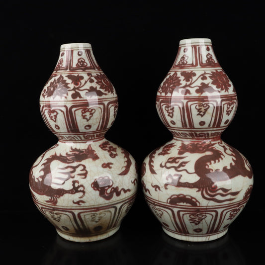 A pair of cloud and dragon patterned gourd bottles