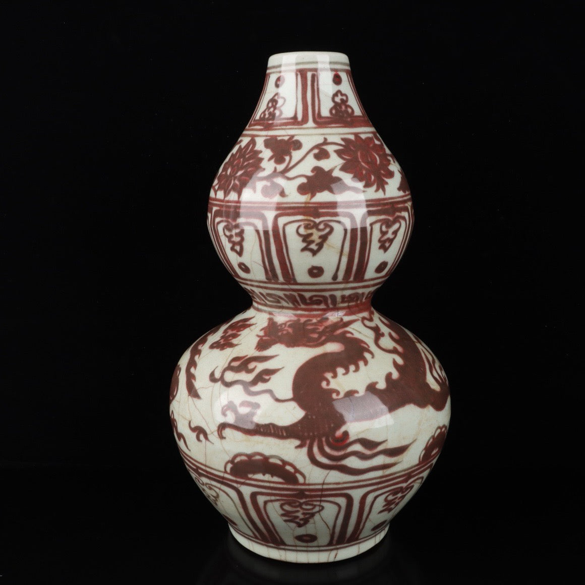 A pair of cloud and dragon patterned gourd bottles