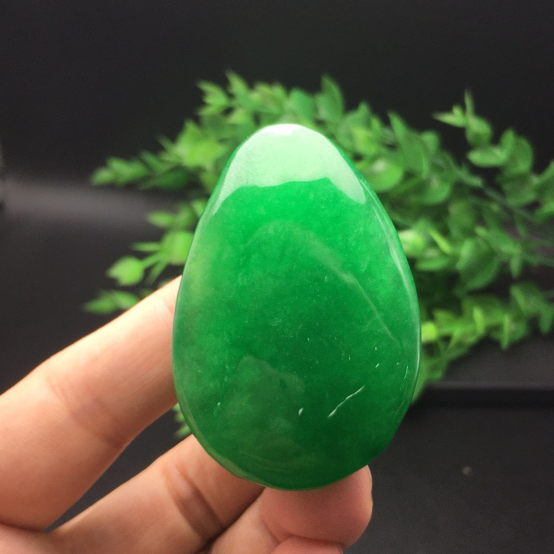 Ice Green Jade Following the Shape Buddha