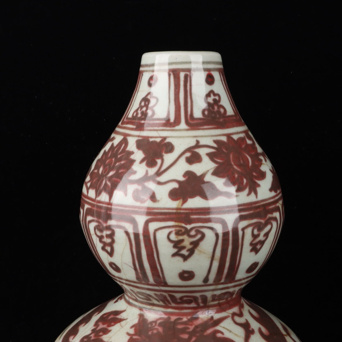 A pair of cloud and dragon patterned gourd bottles